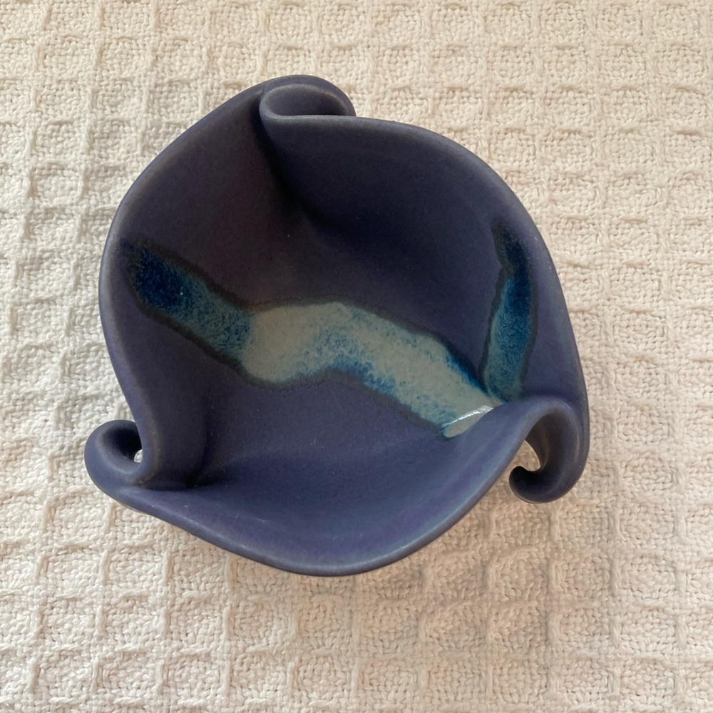 Hilborn  Blue & Violet Signed Handmade Pinched & Folded Pottery Bowl Canada